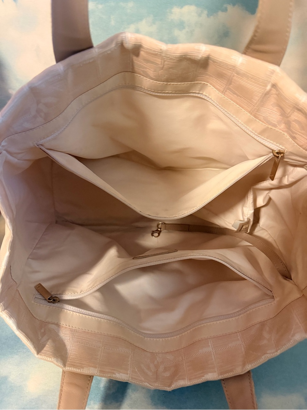 CHANEL miniline tote - Picture 9 of 15